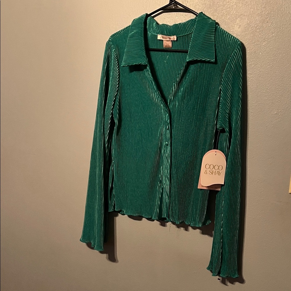 Coco & Shay Emerald Green Pleated Button-Front Top